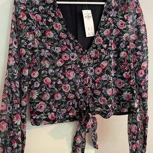 Abercrombie floral crop tie blouse in size small